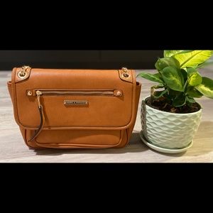 Crossbody or over-the-shoulder faux leather bag. Made by Poppy & Peonies.